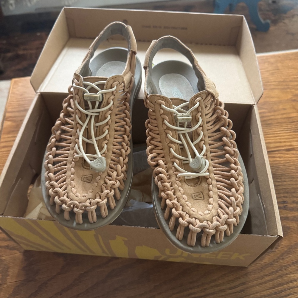 Keen "Uneek" Sandal Size 8.5/39